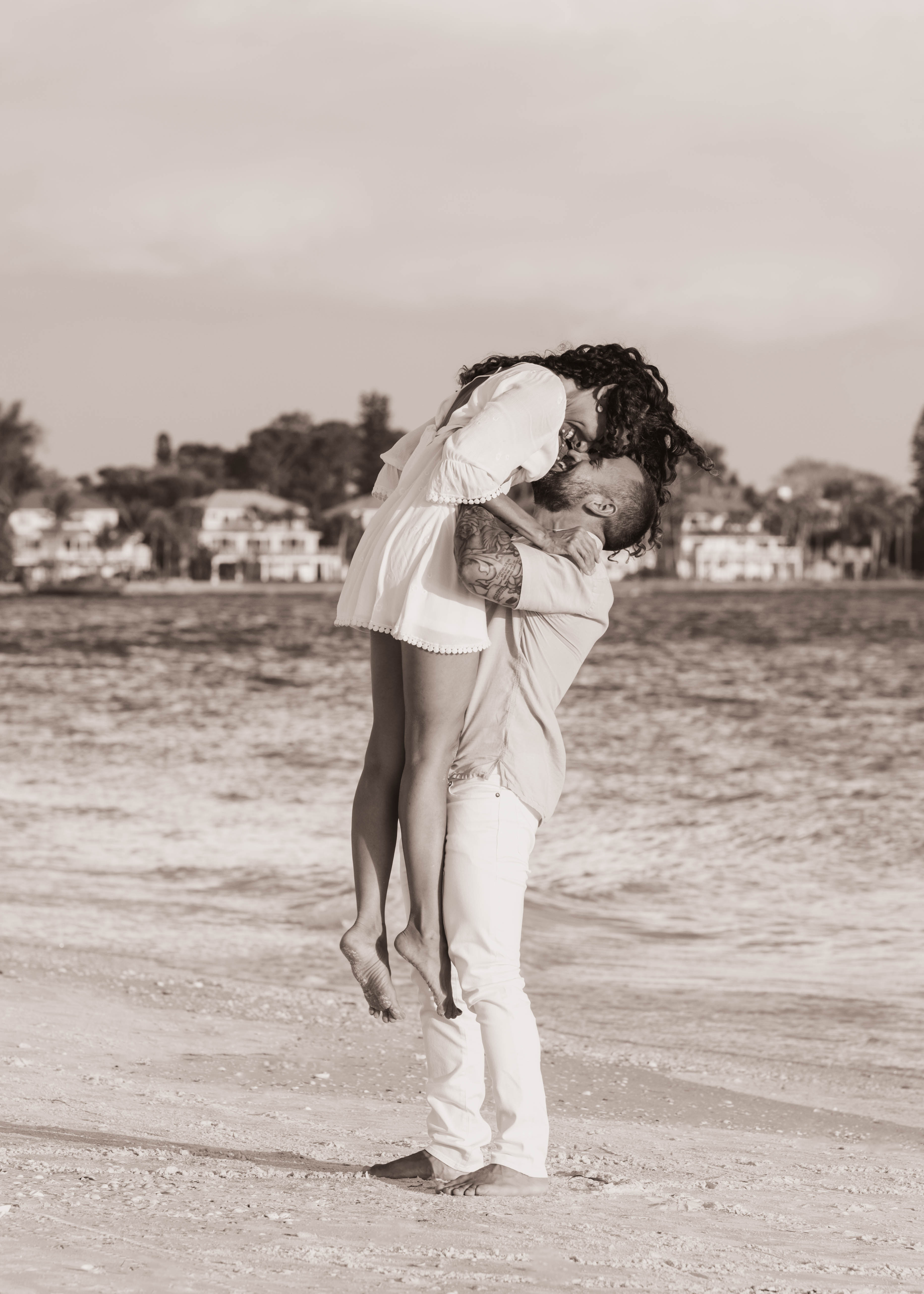 Sunset photo session on Lido beach engagement couple