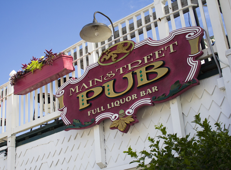 Mainstreet Pub & Restaurant in Melbourne, FL is Downtown's Favorite Spot for Local Fresh Food & Drinks. Visit Mains
