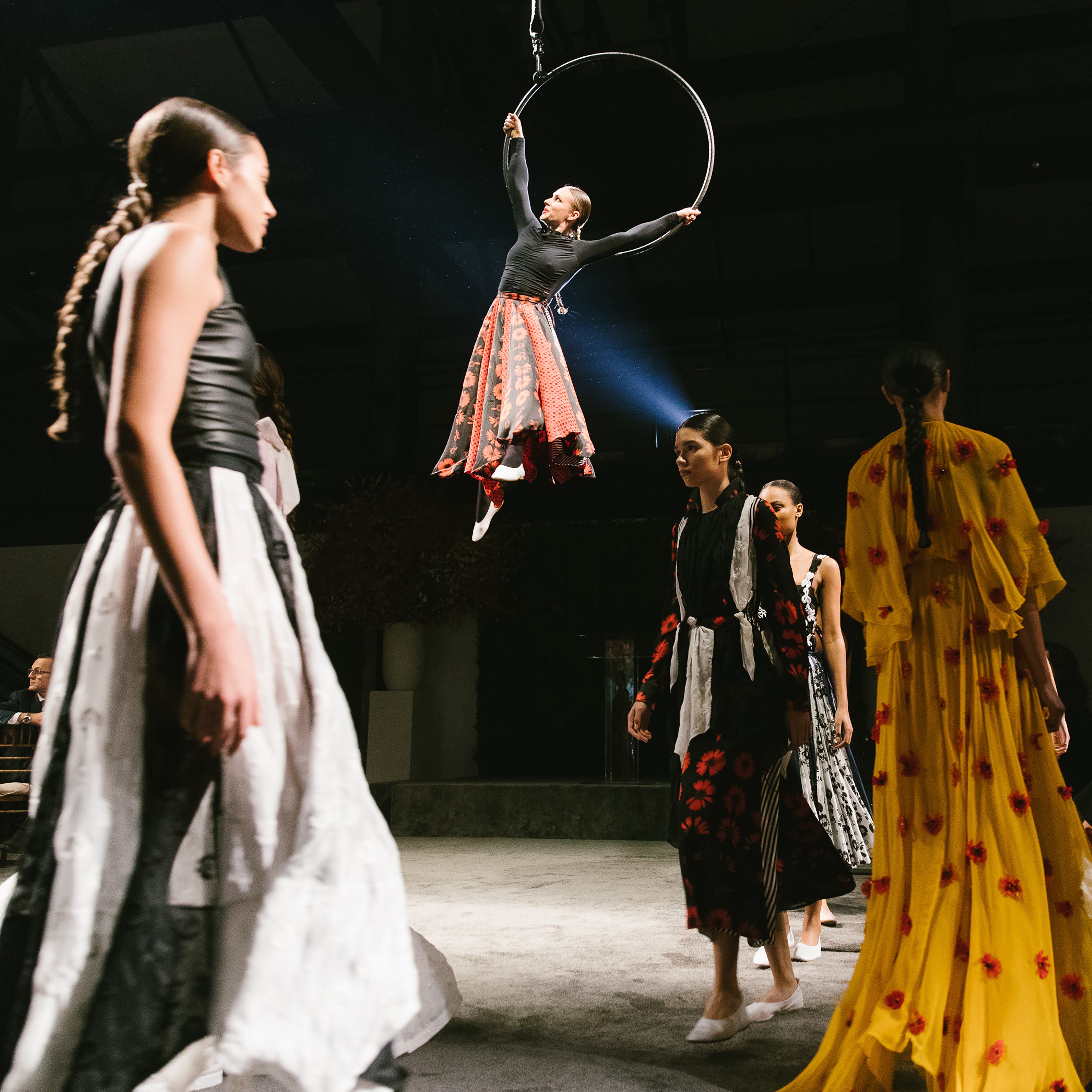 Book Aerialists & Acrobats | Weddings, Parties & Corporate Events