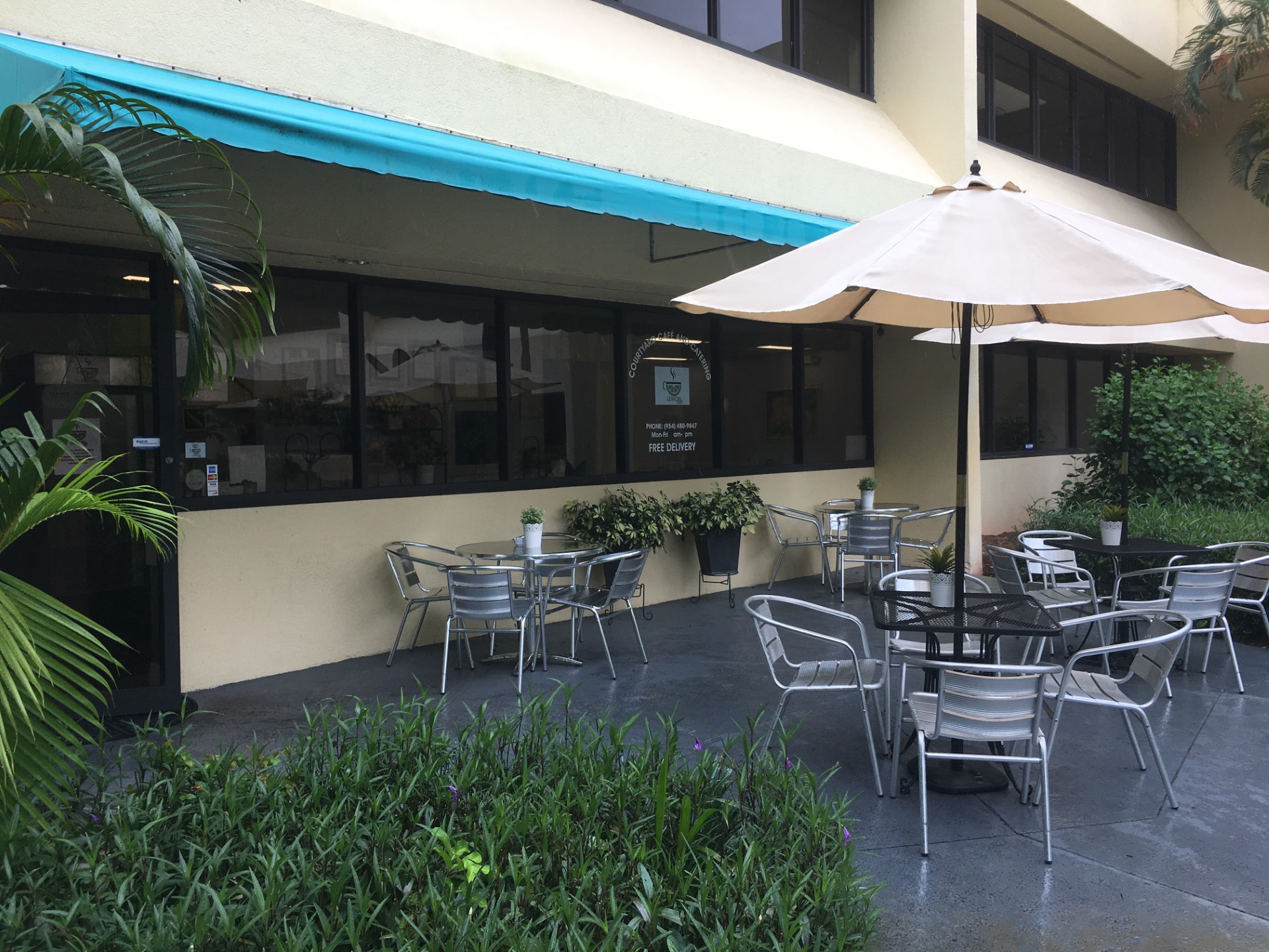 Lemon Cafe Outside Service 1
