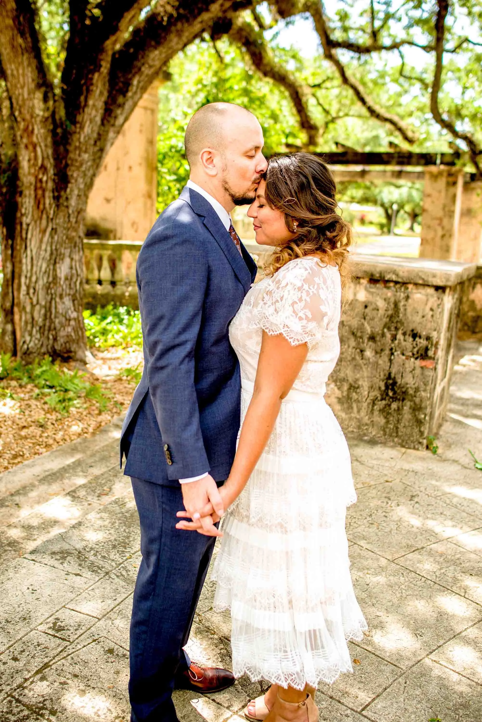 slrpicsphotography-pompano-beach-photographer-wedding-photography-bride-groom-kissing-under-tree.jpg