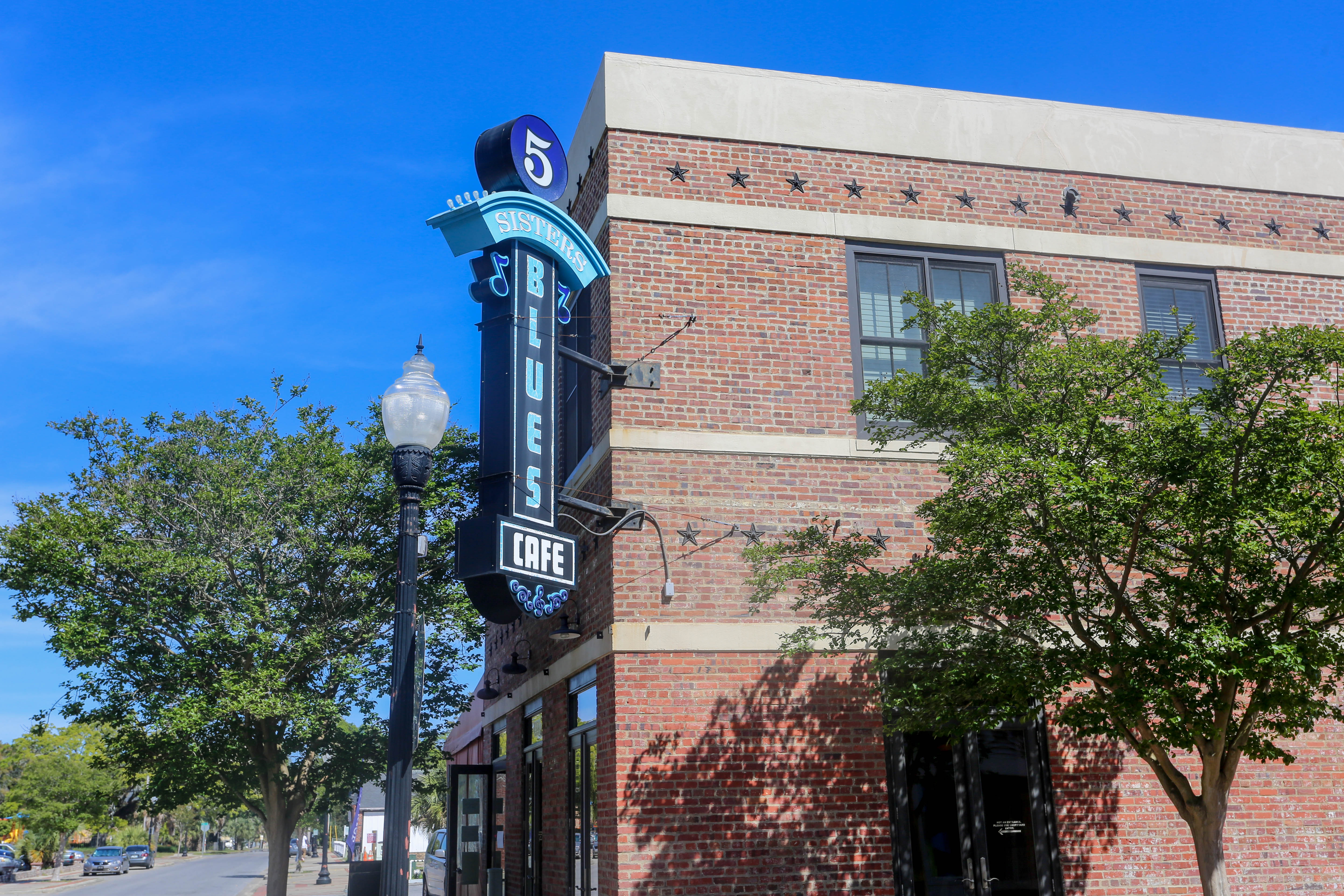 Five Sisters Blues Cafe sign