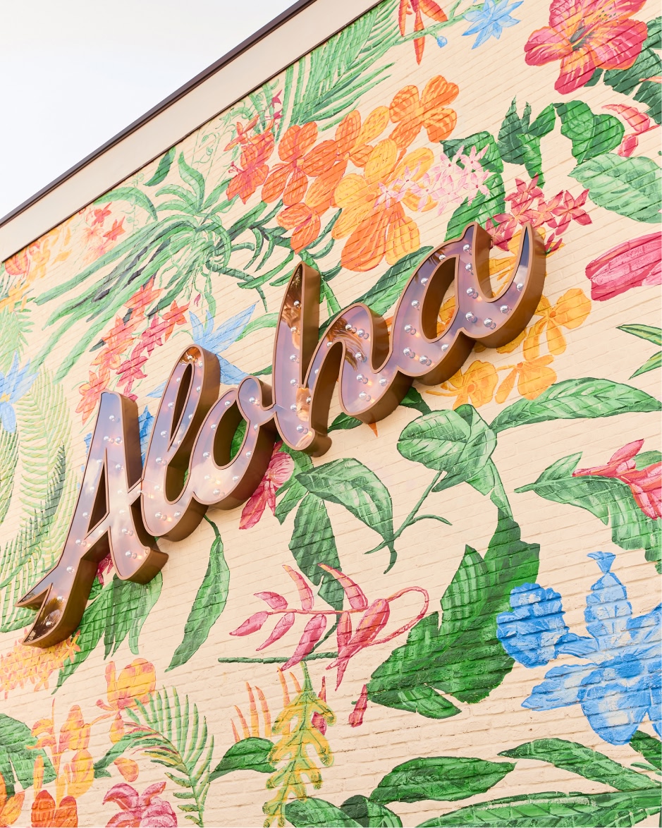 Tommy Bahama storefront exterior