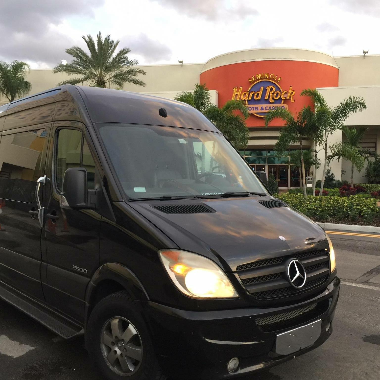 1st Class Limo and Car Service photo 4