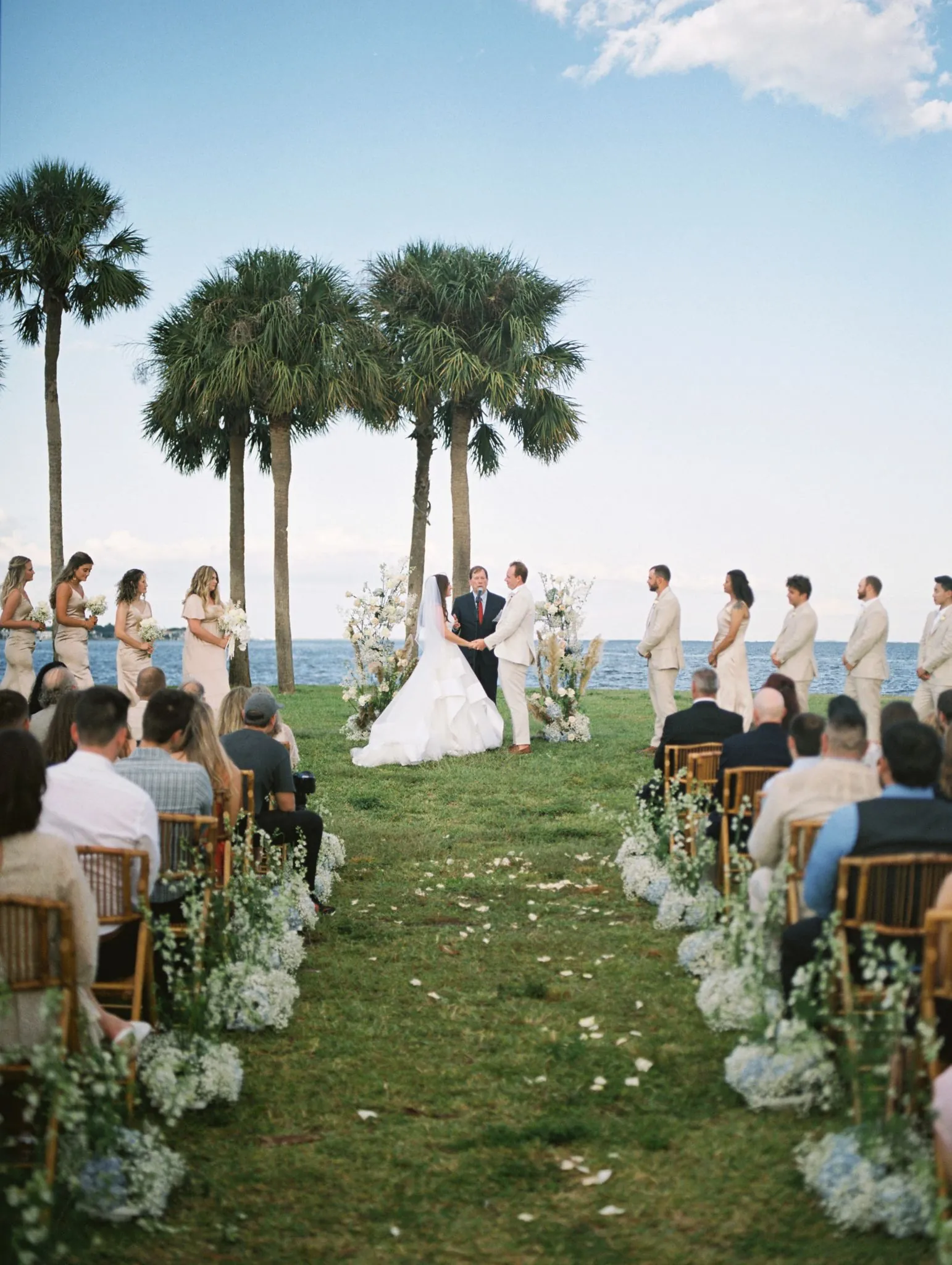 elite-events-tents_tampa-florida-event-rentals_wedding-corporate-party-rentals_outdoor-ceremony-chairs-4