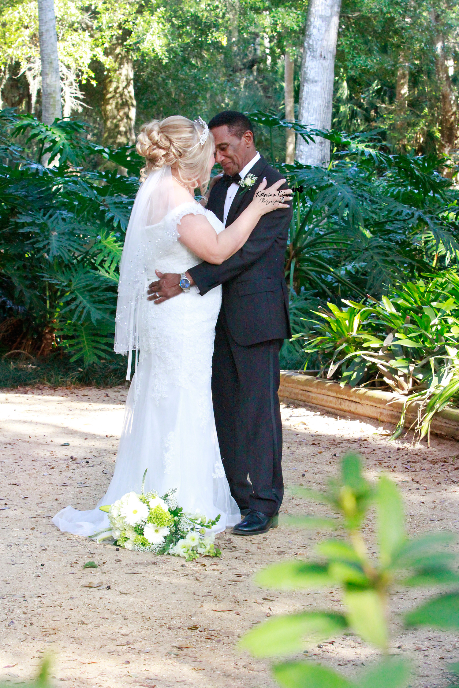 Wedding photography, beach wedding services and bridal portraits